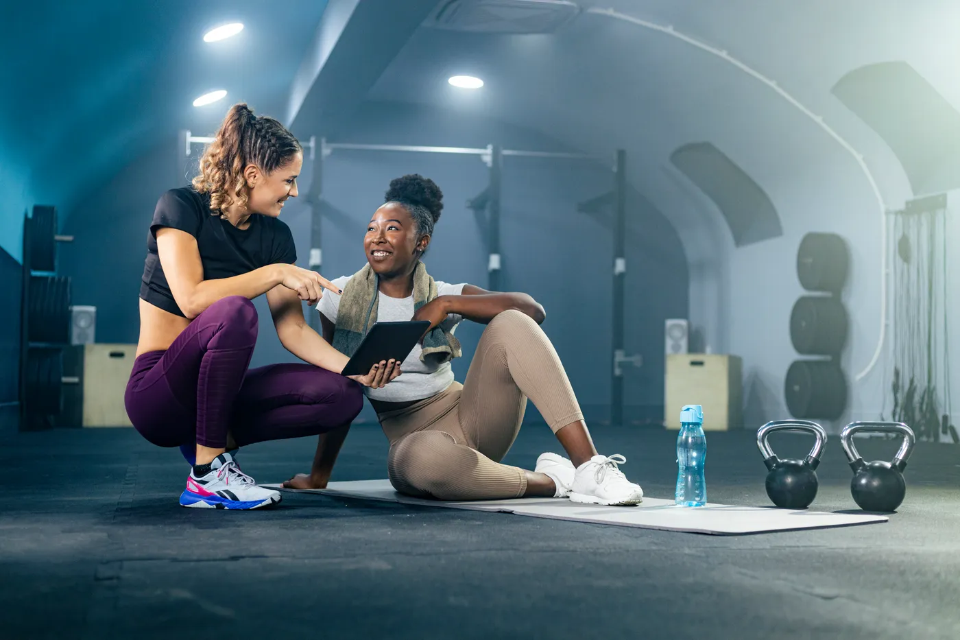Personal trainer reviewing a training plan one-on-one with a client
